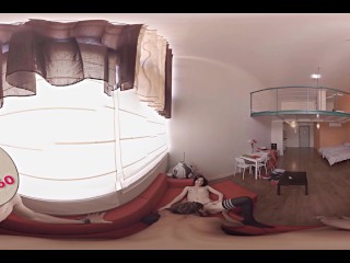 VR Porn Amber and Julia share a cock | Virtual Porn 360