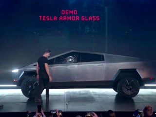 Elon Musk about to fuck all of his employees after th tesla-cybertruck-fail