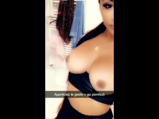 Melody Perez montre ses seins sur Snapchat